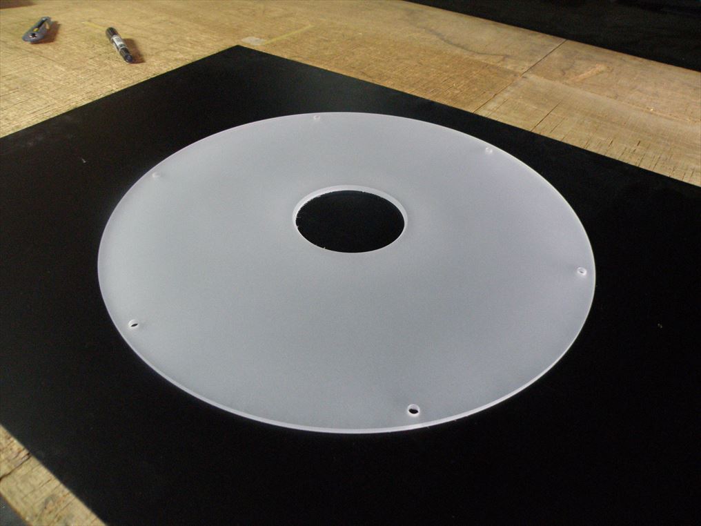 ポリカ板へのサンドブラスト 加工後 ポリカ板へのサンドブラスト 加工後